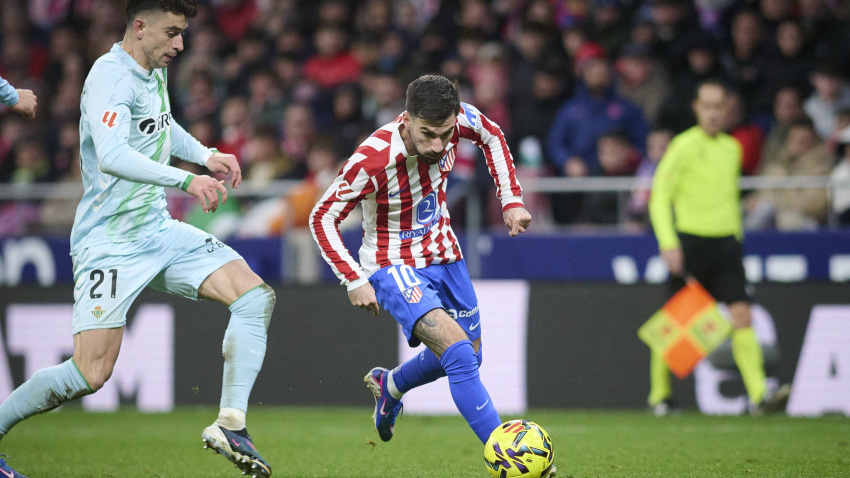 Un árbitro de Primera División está bien pagado, aunque su sueldo no sea comparable al de estrellas como Mbappé o Lamine Yamal.