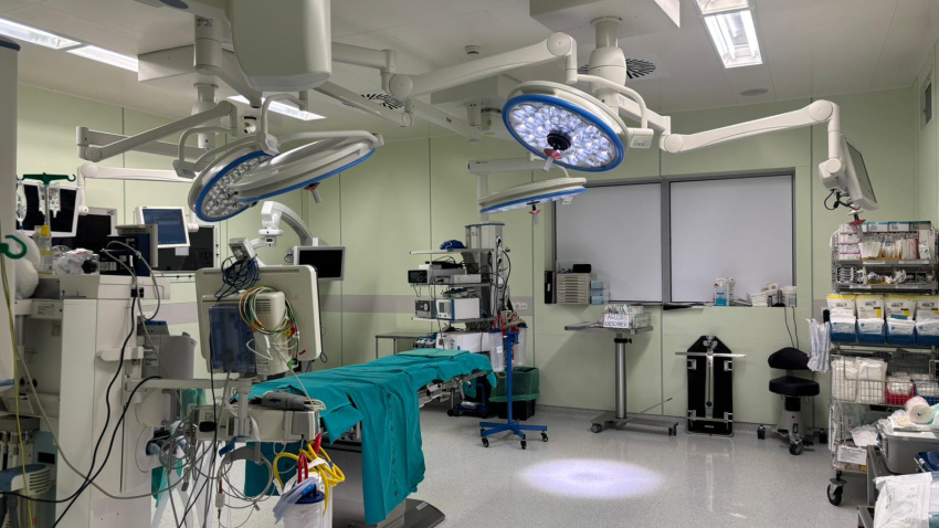 Uno de los quirófanos de Cirugía Plástica del HUBU