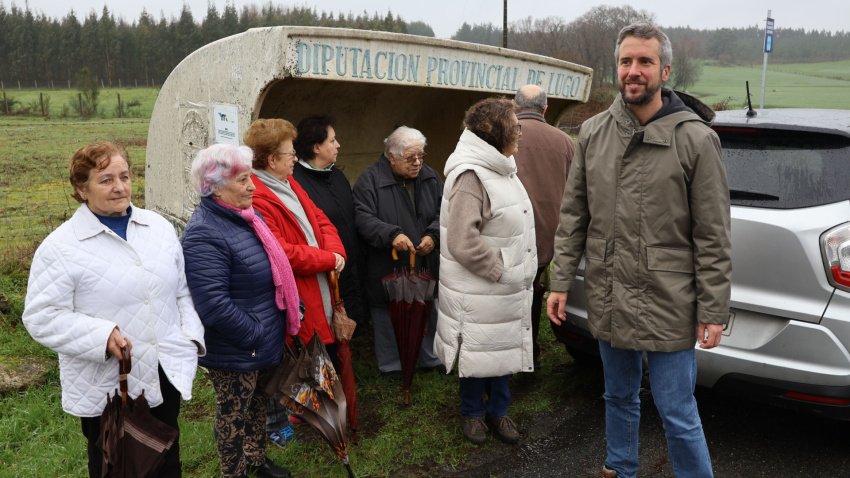 Rubén Arroxo se desplazó a una de las parroquias para supervisar la puesta en marcha de este servicio