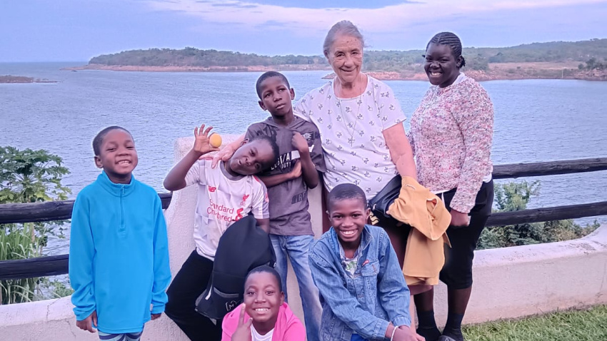 Lola lleva 36 años ayudando a los más desfavorecidos en Zimbabue