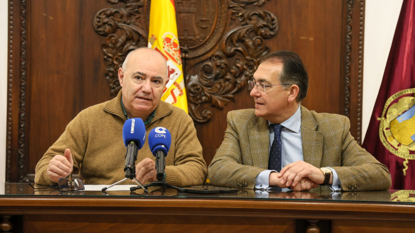Jesús Martínez, coordinador del Cineclub y Santiago Parra, concejal de Cultura del Ayuntamiento de Lorca