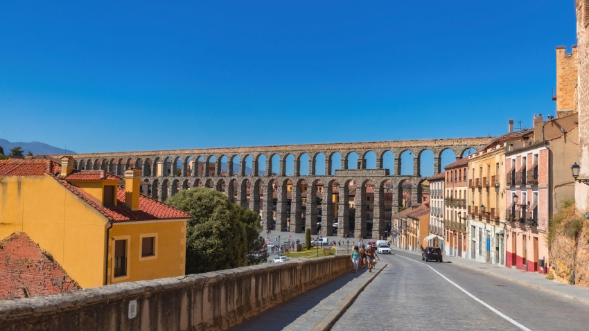 El Acueducto de Segovia, un acueducto romano en España en el casco antiguo de Segovia