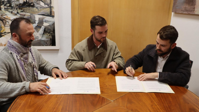 Santana, Gordillo y Méndez rubrican el acuerdo en Jerez de los Caballeros