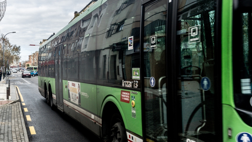Autobús interurbano de la Empresa Municipal de Transportes de Madrid (EMT)