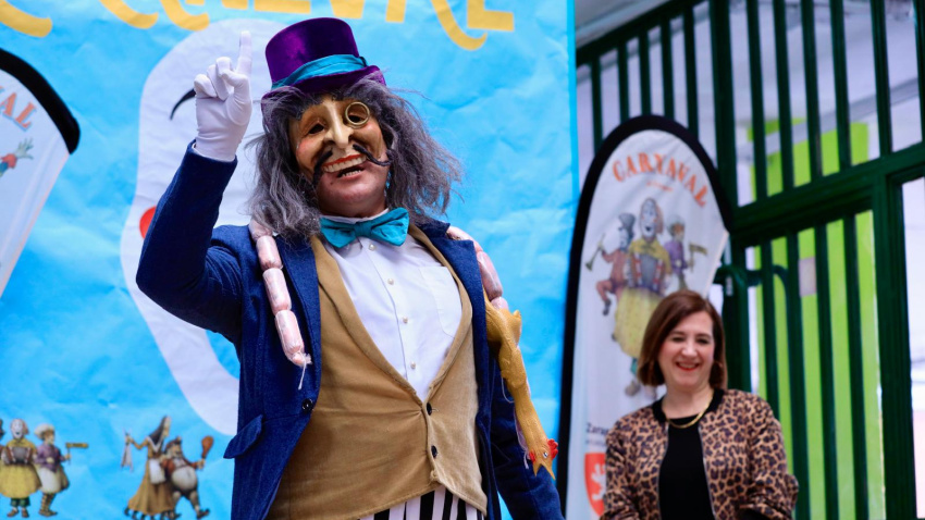 La consejera de Cultura Sara Fernández y el Conde de Salchichón.