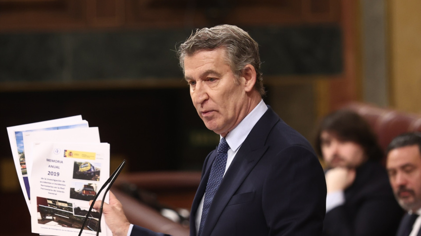 Feijóo advierte a Sánchez que su Gobierno se "sentará en el banquillo" por Adamuz