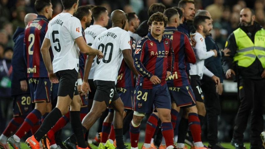El derbi de Mestalla acabó con polémica
