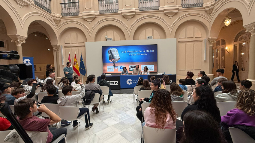 El programa ha contado con un público muy especial: los estudiantes del Colegio Ferroviario y del IES Maestre de Calatrava