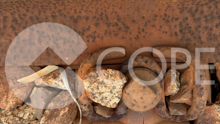 Estado de una de las vías de Rodalies denunciado ante la justicia por a Asociación de Vecinos de Cubellas (Barcelona)