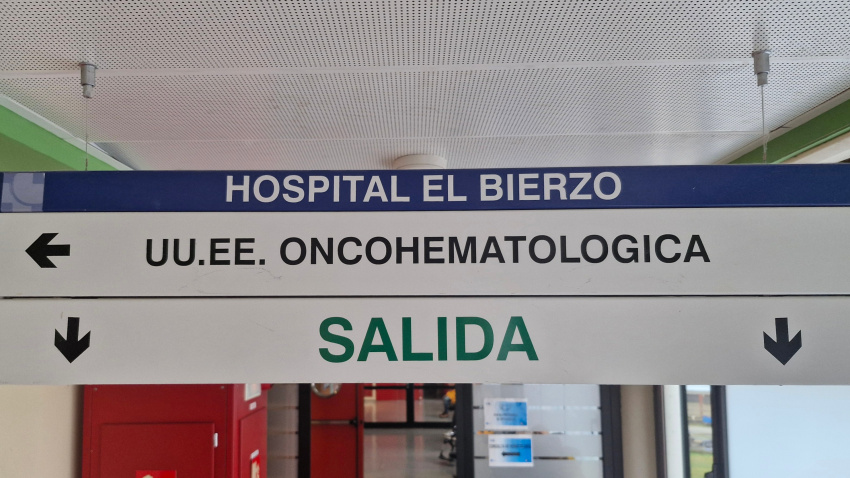 Cartel del Servicio de Oncohematología del Hospital El Bierzo