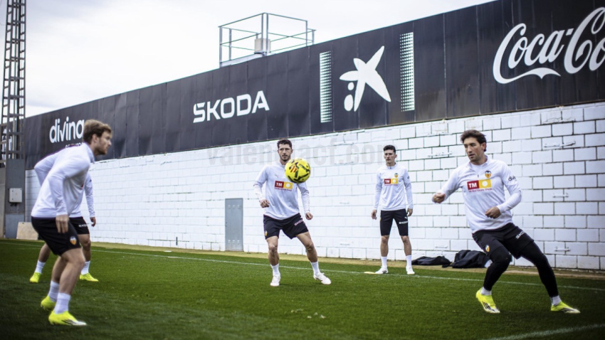 El Valencia CF prepara el derbi