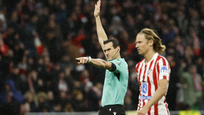 Martínez Munuera, en el Atlético - Barcelona