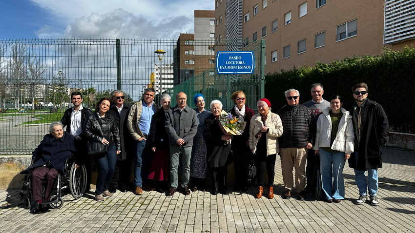 Eva Montesinos con sus familiares, amigos y compañeros