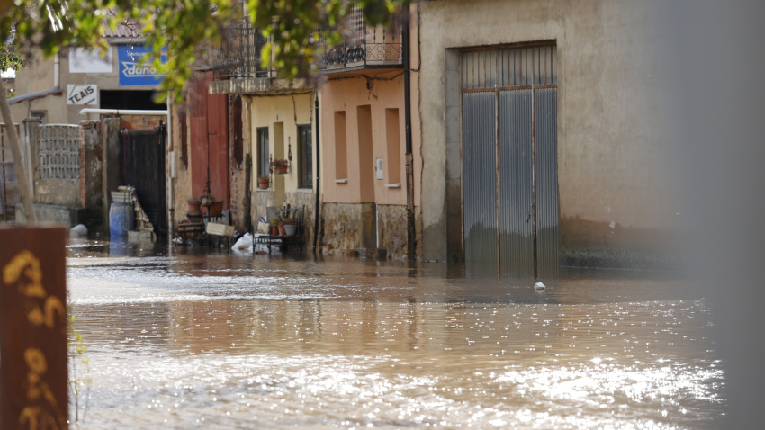 Inundaciones provocadas por el desbordamiento del río Duero, a 14 de febrero de 2026, en San Esteban de Gormaz, Soria, Castilla León (España). El Cecopi (Centro de Coordinación Operativa Integrado) de Soria decreta el desalojo de vecinos de la localidad por el desbordamiento del río Duero. La Junta ha habilitado la residencia del IES La Rambla para alojar a los vecinos que lo necesiten y advierte de que la situación puede variar según evolucione el río.Concha Ortega Oroz / Europa Press14 FEBRERO 2026;INUNDACIONES;TEMPORAL INVERNAL;TORMENTA INVERNAL14/2/2026