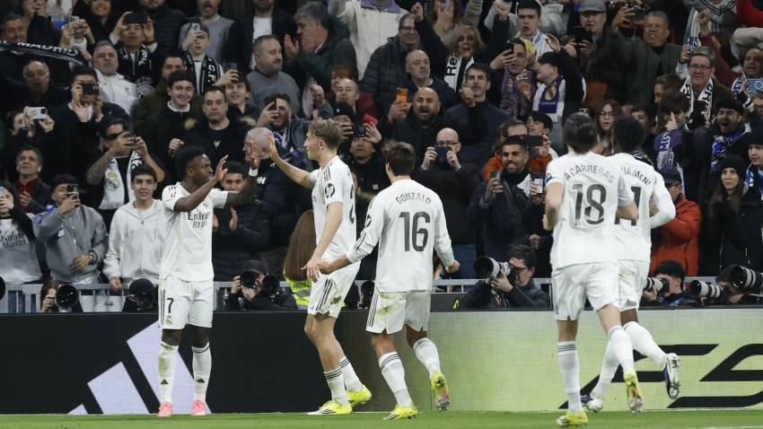 Vinicius celebra el gol que ha marcado en el Real Madrid-Real Sociedad