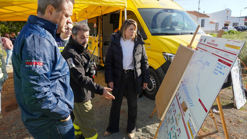 La alcaldesa en la zona del incendio