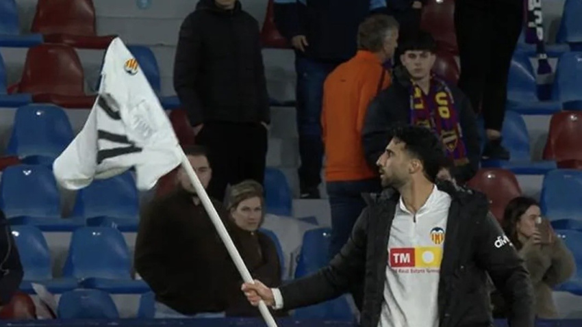 La imagen que desató la polémica en el final del partido