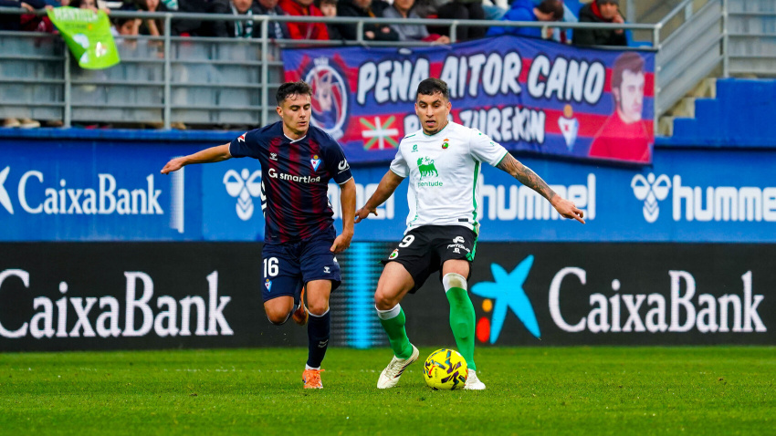 La expulsión de Gustavo Puerta fue decisiva para la derrota racinguista en Ipurua