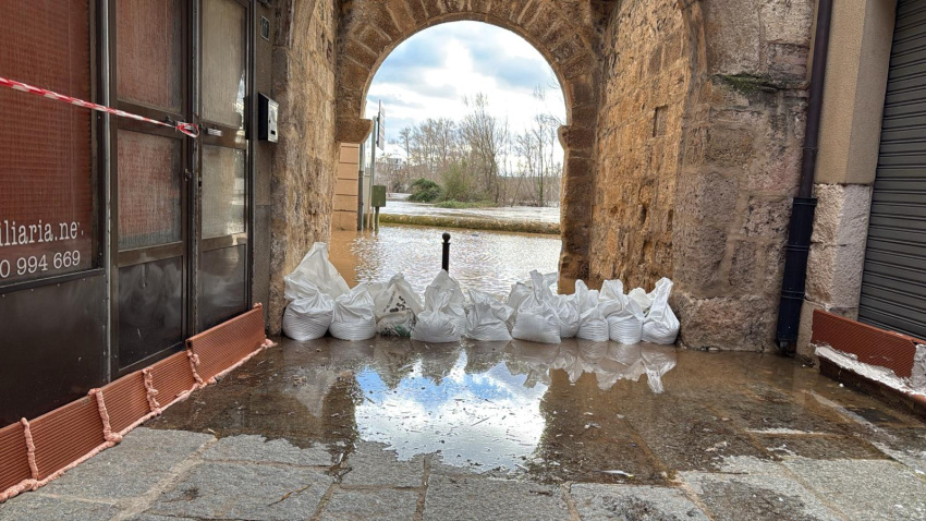 El ayuntamiento de San Esteban de Gormaz acusa de mala gestión al organismo de cuenca por no prever la situación y no informar sobre los desembalses