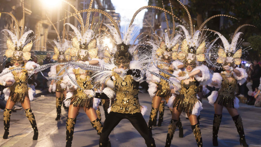 Canción de Carnaval: la máscara, la musa y la fiesta eterna de literatura
