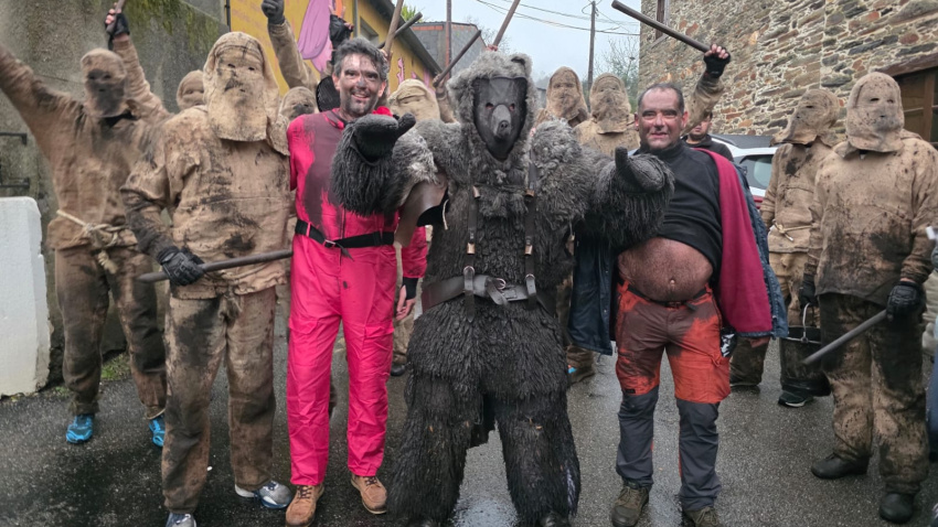Arias participó de una de las manifestaciones más tradicionales y emblemáticas del Entroido en la provincia de Lugo