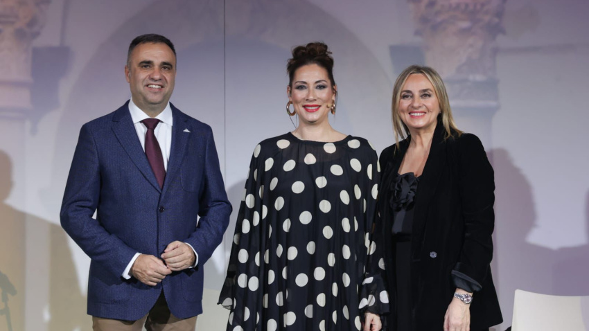 Marina Heredia con el Presidente de la Diputación y la alcaldesa