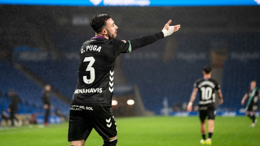 Carlos Puga se queja en un lance del partido