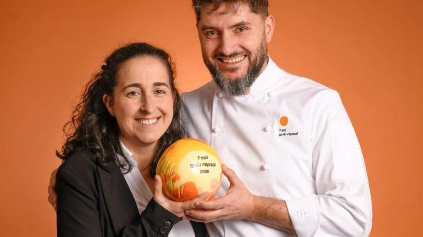 Eva y al de O Secadeiro lucen su recién obtenido Sol Repsol