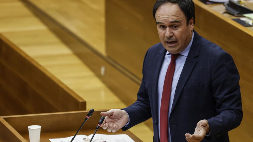 El president de la Generalitat, Juanfran Pérez Llorca, durante una sesión de control, en Les Corts