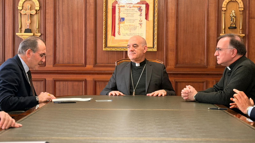 El Obispo de Santnader, Arturo Ros, durante la constitución de la Fundación