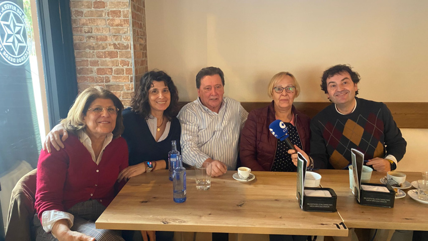 Juan Maceiras, con afectados por los incendios de Ourense