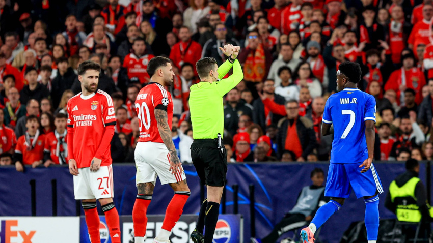 Letexier hace el gesto de episodio racista.