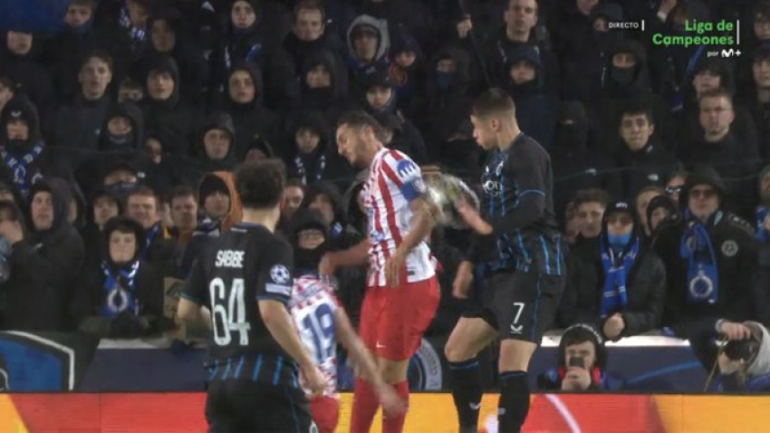 La imagen de la mano de Koke por la que el Brujas pidió penalti
