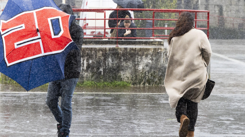 Lluvia intensa en una calle de Vigo