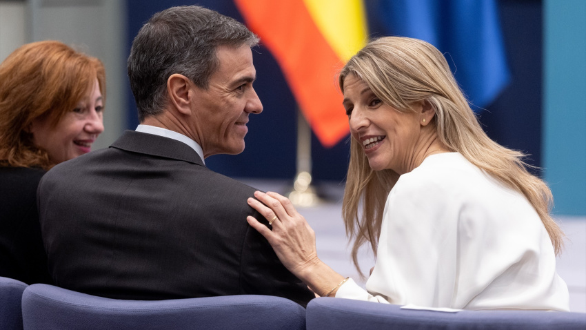 El presidente del Gobierno, Pedro Sánchez,  y la vicepresidenta segunda y ministra de Trabajo y Economía Social, Yolanda Díaz