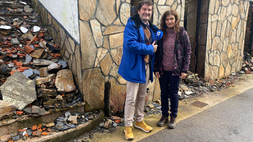 Juan Maceiras con Rosana, vecina de San Vicente de Leira