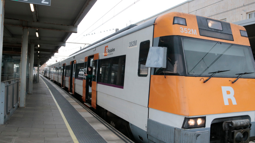 La R16 suspendida por el viento