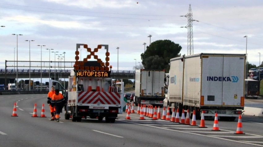 Los cortes de tráfico en la AP-7 son habituales a causa de su elevada siniestralidad.