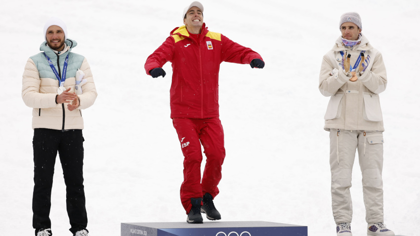 Nikita Filippov y Thibault Anselmet acompañaron en el podio a Oriol Cardona.