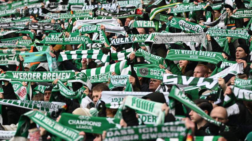 La afición del Werder Bremen animando en un partido de Bundesliga contra el Bayern de Múnich