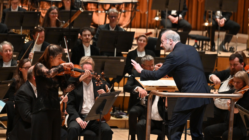 The LSO conducted by Gianandrea Noseda (with Janine Jansen on violin) perform Ludwig van Beethoven: Overture to Coriolan,Jean Sibelius: Violin Concerto,Sergei Prokofiev Symphony No 6 in the Barbican Hall on Thursday 26 January 2023Photo by Mark Allan