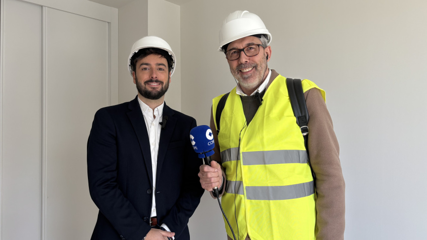 Carles Villeta con un vecino de Campanar