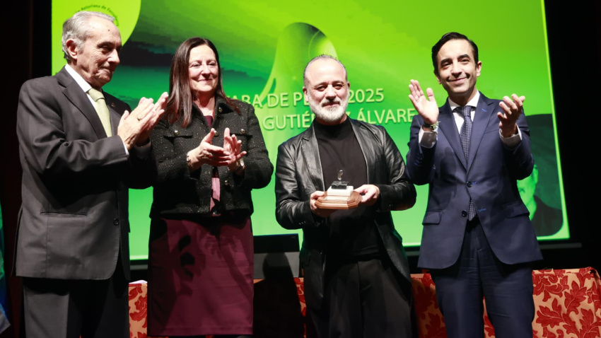 Integrantes de la peña Les Fabes, Javier Gutiérrez y el alcalde de Ferrol