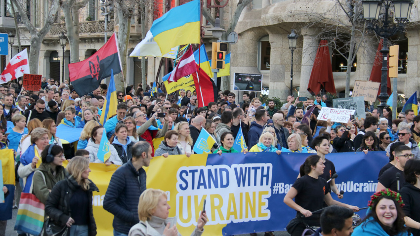 Manifestación en el Passeig de Gràcia de Barcelona en apoyo a Ucrania