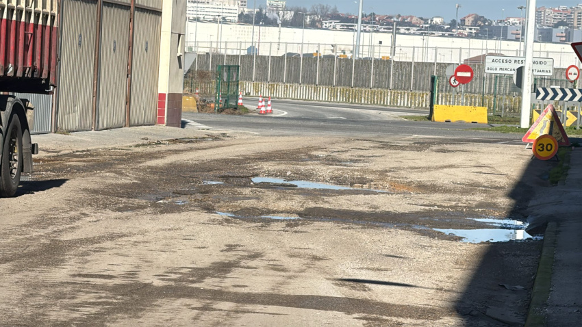 Baches en el polígono de Raos