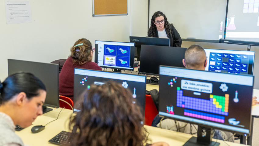 Sara presenta su aplicación en la UR