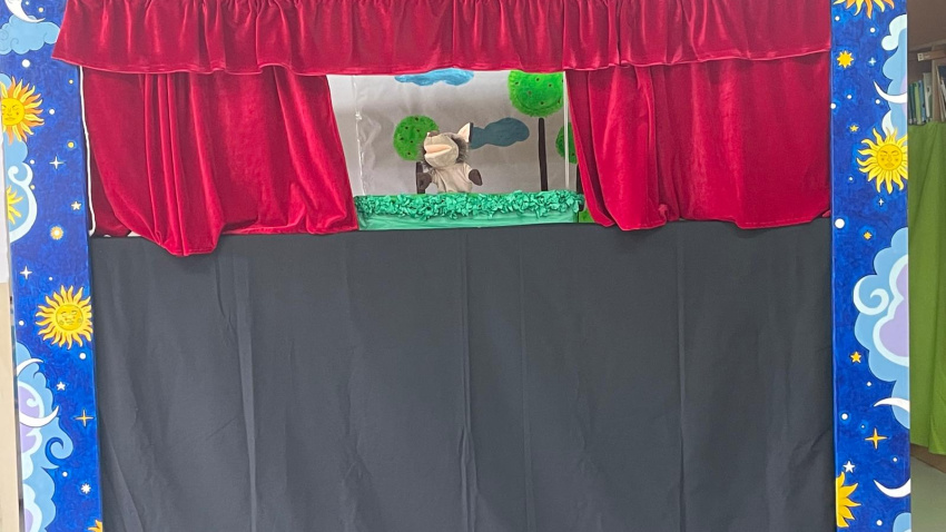 Estudiantes de la Nelson Mandela prepararon una representación teatral escolar