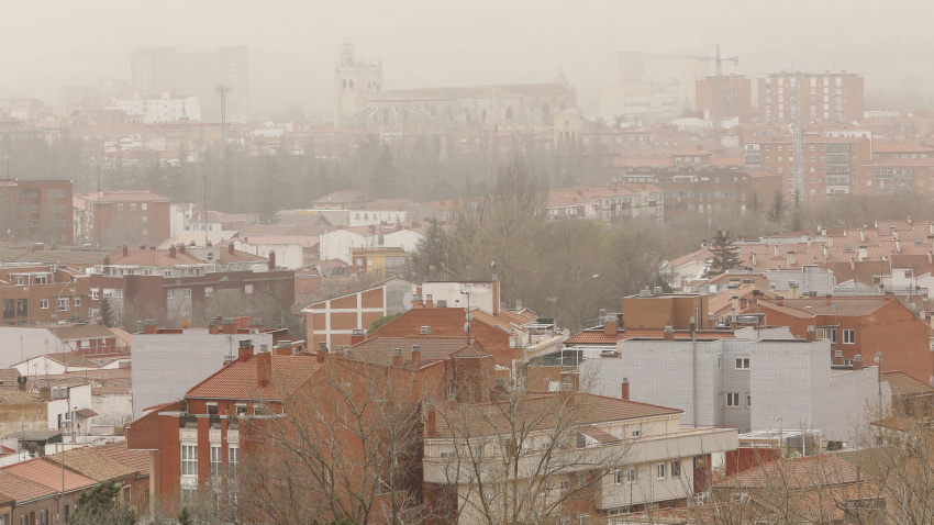 La ciudad de Palencia, cubierta de polvo procedente de África