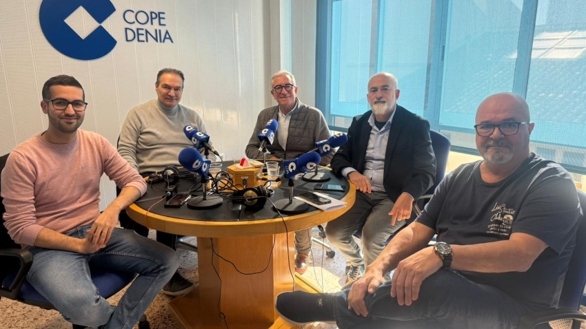 Participantes de El Debat sobre la problemática de caravanas en Dénia