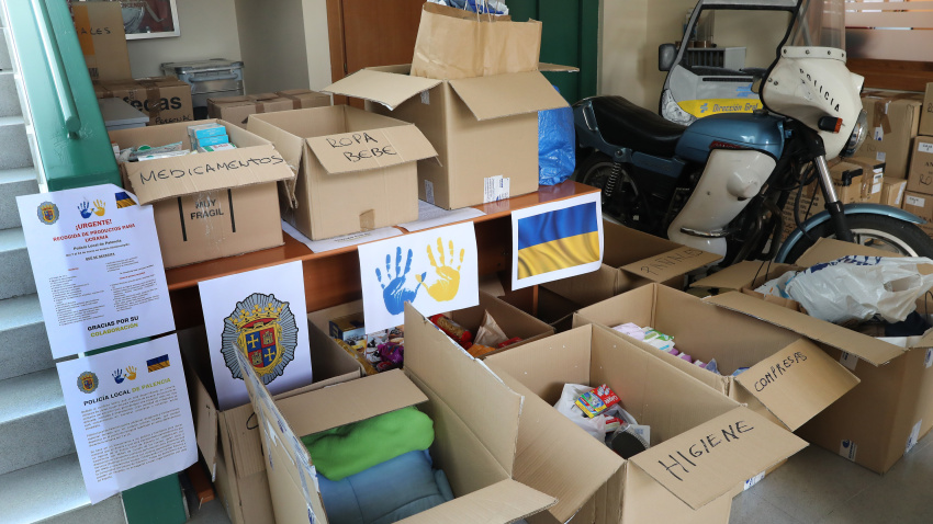 Recogida de ayuda humanitaria para Ucrania en el cuartel de la Policía local de Palencia